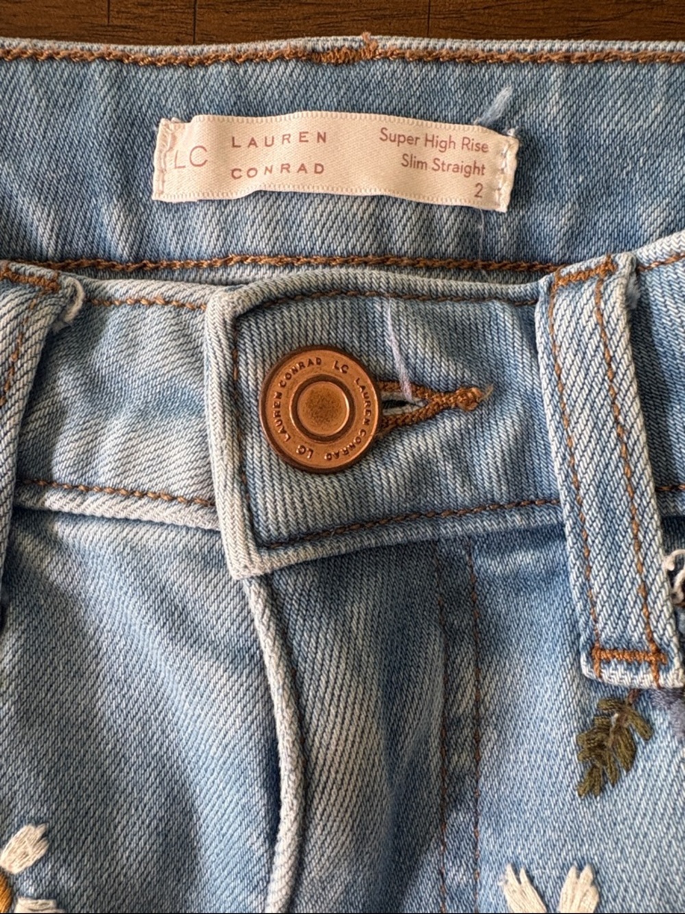 LC Lauren Conrad Slim Straight Denim Jeans with Floral Embroidery size 2 EUC - Picture 3 of 5